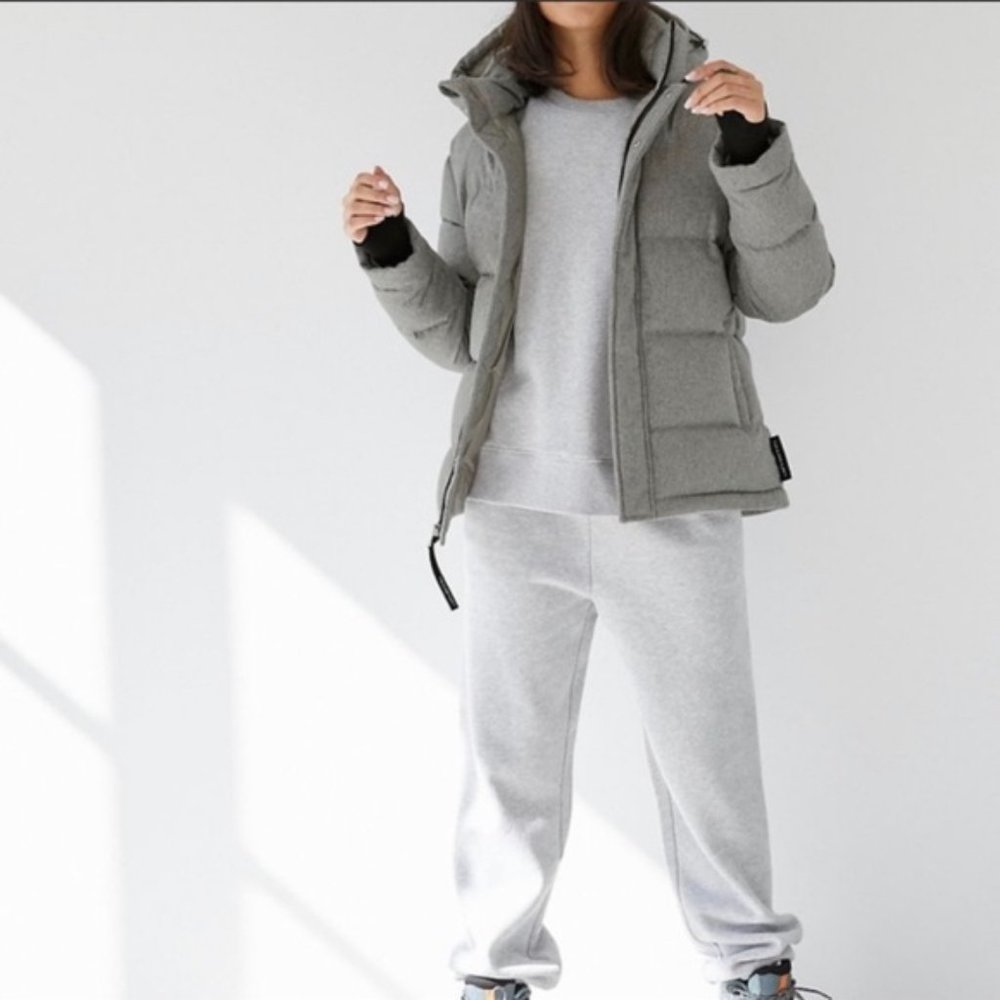 Aritzia mid super puff